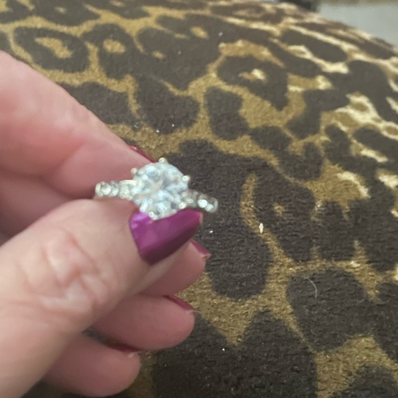 Elegant Silver Diamond Ring sz 9 beautiful ring (ring can be sized by jeweler) - Picture 3 of 3